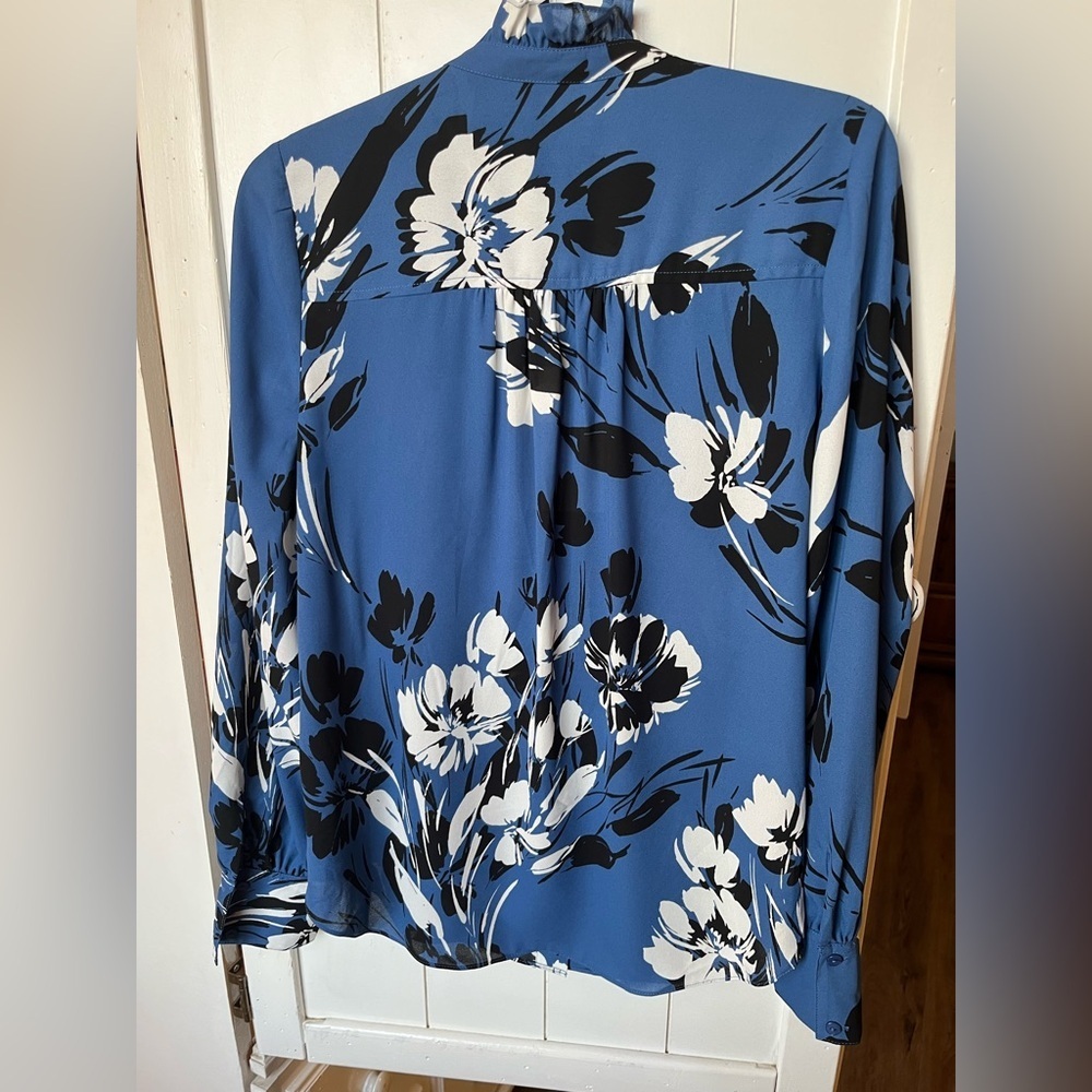 NYDJ Ruffle Neck Long Sleeve Button Down Blouse Creekside
Blossoms Oversized XS - Picture 11 of 12